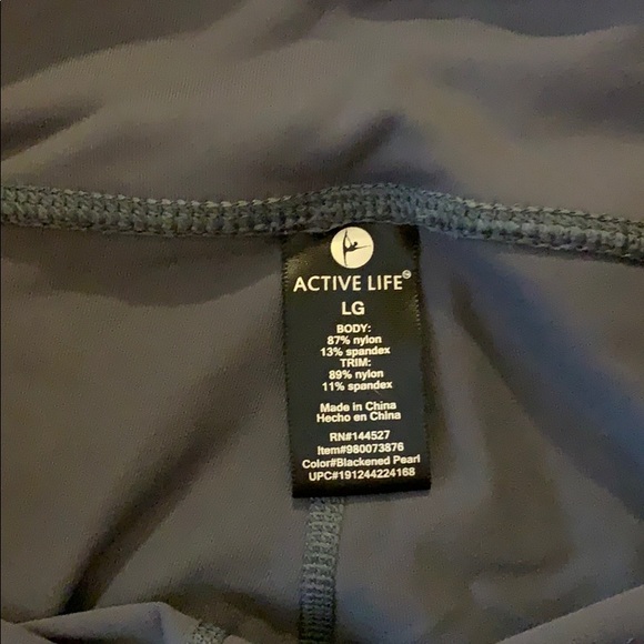 Grey Capri Yoga Pant - Picture 2 of 5